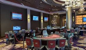 Ilustrasi keamanan akun digital dengan enkripsi dan perlindungan data pengguna